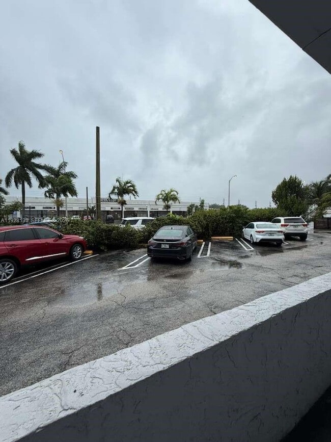 2225 NE 123rd St in North Miami, FL - Building Photo - Building Photo