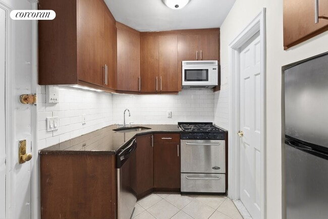 31 E 20th St in New York, NY - Building Photo - Building Photo