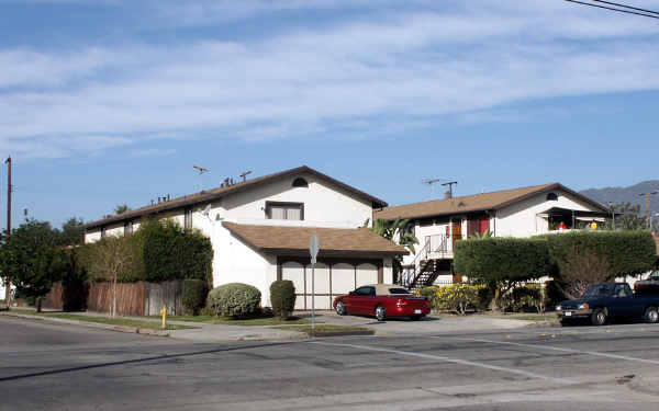 405-407 N Dalton Ave in Azusa, CA - Foto de edificio