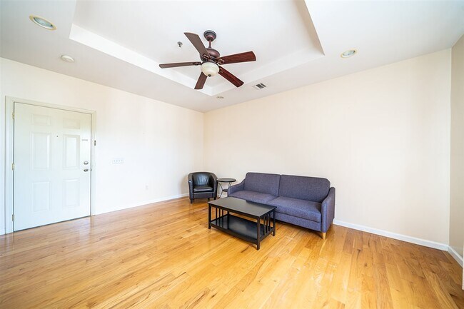 135 38th St-Unit -608 in Union City, NJ - Building Photo - Building Photo
