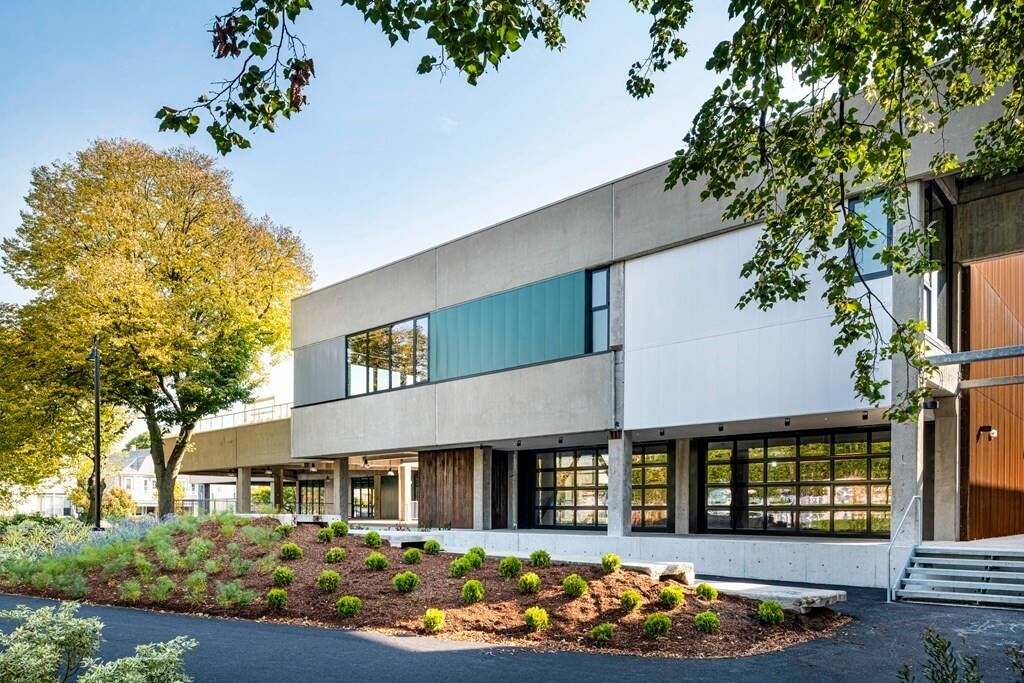1061 Broadway, Unit 1060 in Somerville, MA - Foto de edificio