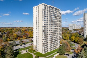 Silver Maple Court in Brampton, ON - Building Photo - Building Photo