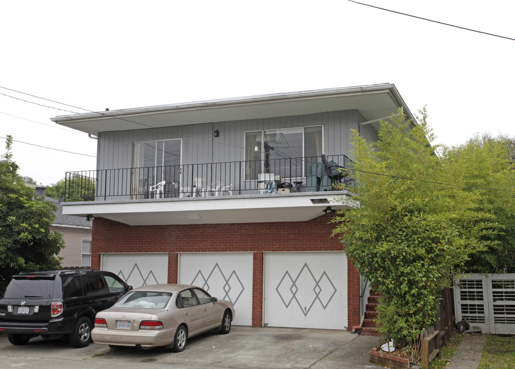 3914 Midvale Ave in Oakland, CA - Building Photo