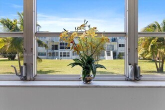2200 Park Ln in Hollywood, FL - Building Photo - Building Photo