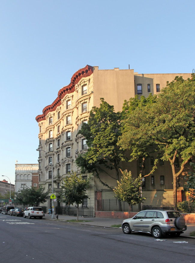 121 Saint Nicholas Ave in New York, NY - Foto de edificio - Building Photo