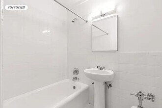 307 E 44th St in New York, NY - Building Photo - Building Photo
