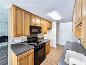 5516 Engle Rd in Carmichael, CA - Building Photo - Building Photo