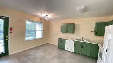 931 Mountain Meadows Cir in Ashland, OR - Building Photo - Building Photo