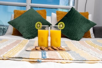 18 Yonge St, Unit SI ID1403791P in Toronto, ON - Building Photo - Building Photo