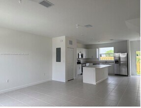 1182 SE 1st Ave in Florida City, FL - Building Photo - Building Photo