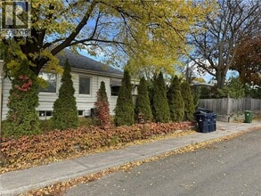 33 Glenburn Ave in Toronto, ON - Building Photo - Building Photo