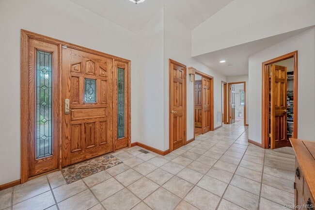 6 Bay Dr in Hampton Bays, NY - Building Photo - Building Photo