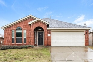 2412 Ensenada Ln in Fort Worth, TX - Building Photo