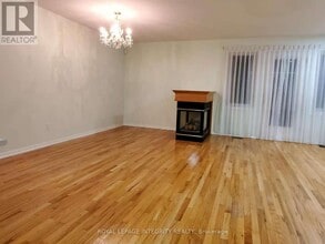 31 Thornbury Crescent in Ottawa, ON - Building Photo - Building Photo