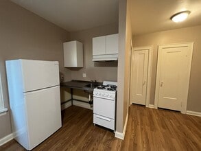 2405 Hennepin Ave in Minneapolis, MN - Building Photo - Building Photo