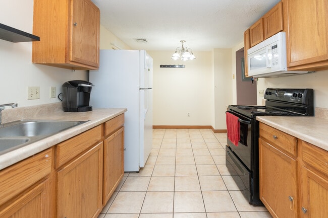 119 Union St, Unit 5 in Westfield, MA - Building Photo - Building Photo