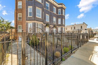 2503 W Harrison St, Unit SI ID1093318P in Chicago, IL - Building Photo - Building Photo