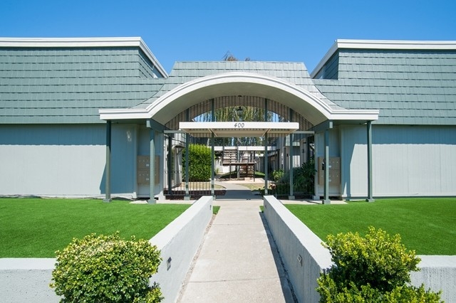 Ebbetts Pass Apartment Building