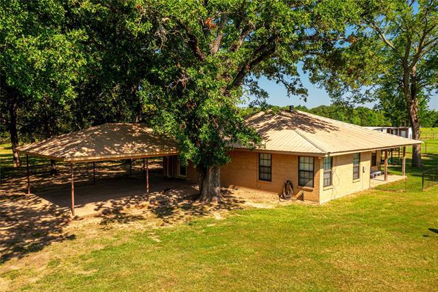 4542 Fireman's Ln in Lone Oak, TX - Foto de edificio