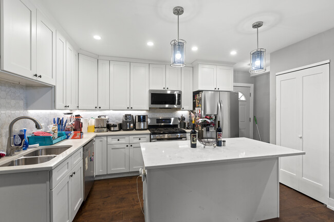 3026 N Allen Ave, Unit 1 in Chicago, IL - Building Photo - Building Photo