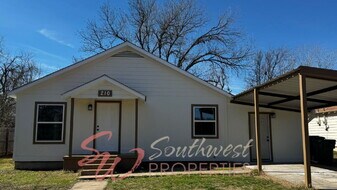 210 Reta Ave in Stephenville, TX - Building Photo