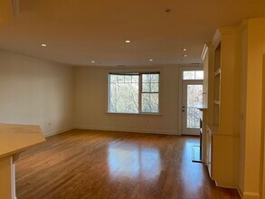 39 Taylor Dr in Reading, MA - Foto de edificio - Building Photo