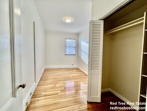 234 Cypress St, Unit 2 in Brookline, MA - Building Photo - Building Photo