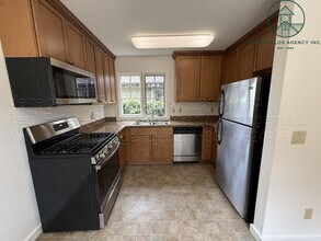 180 Central Ave in Pacific Grove, CA - Building Photo - Building Photo