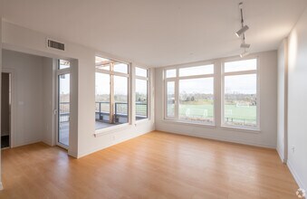 77 New St in Cambridge, MA - Foto de edificio - Building Photo