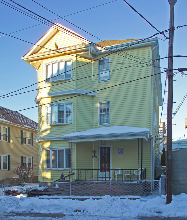 115 17th St in Fall River, MA - Foto de edificio - Building Photo