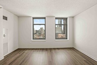 545 W Kinzie St in Chicago, IL - Building Photo - Building Photo