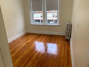 10 Mount Hood Rd, Unit 2 in Boston, MA - Foto de edificio - Building Photo