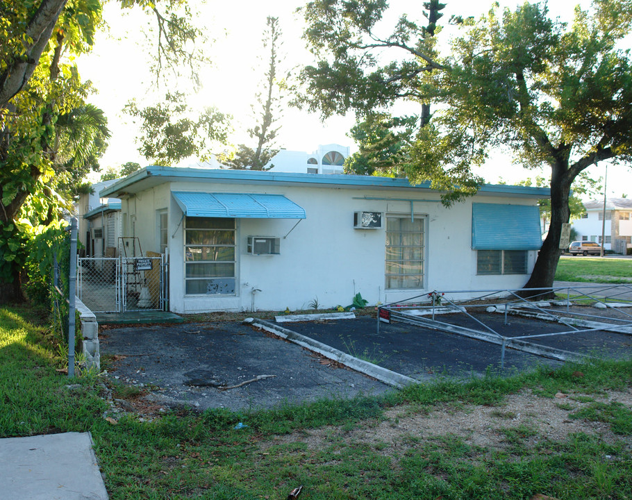 742 NE 14th Ave in Fort Lauderdale, FL - Building Photo