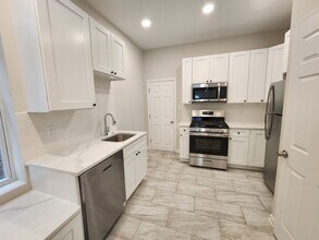 53 W Sharpnack St in Philadelphia, PA - Building Photo - Building Photo