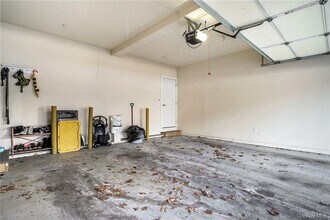 297 W Post Rd in White Plains, NY - Building Photo - Building Photo