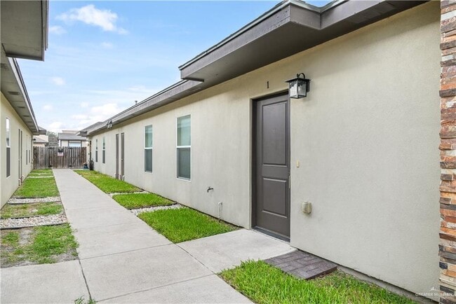 1205 Bodark Dr in Edinburg, TX - Building Photo - Building Photo