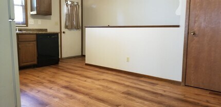1527 Linda Dr in Cedar Falls, IA - Building Photo - Building Photo