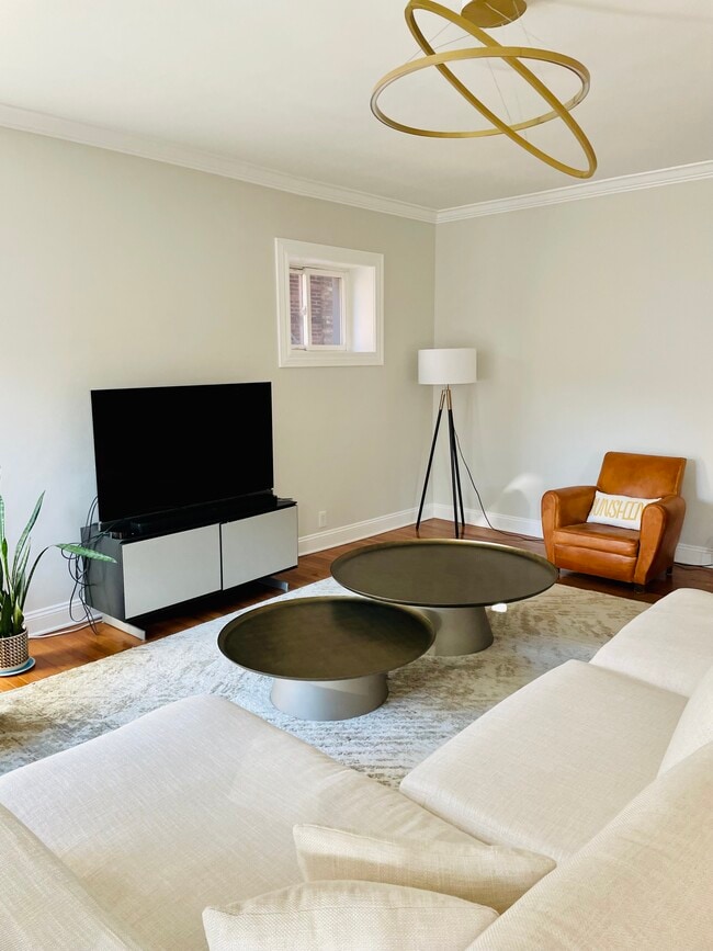 5811 N Winthrop Ave, Unit 1 in Chicago, IL - Building Photo - Building Photo