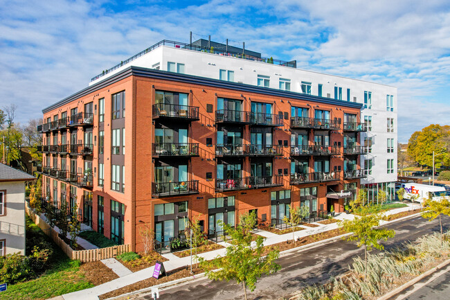 Frances in Minneapolis, MN - Foto de edificio - Building Photo