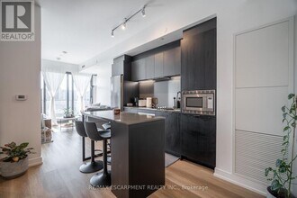 1 Jarvis St in Hamilton, ON - Building Photo - Building Photo