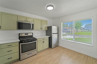 1413 Featherstone St in Houston, TX - Building Photo - Building Photo
