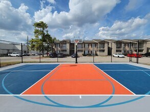 12335 Antoine Dr in Houston, TX - Foto de edificio - Building Photo