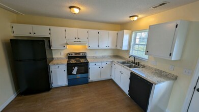 425 Elmira St, Unit B in Burlington, NC - Building Photo - Building Photo