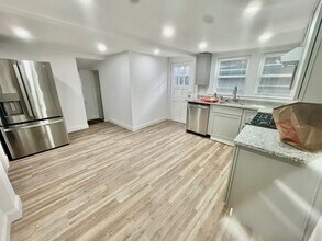 340 Market St, Unit 1 in Boston, MA - Foto de edificio - Building Photo