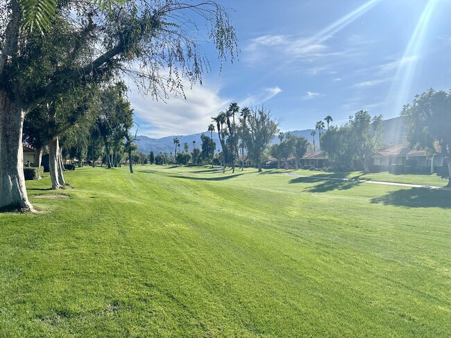 207 Serena Dr in Palm Desert, CA - Foto de edificio - Building Photo