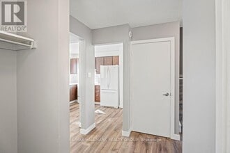 2276 Orient Park Dr in Ottawa, ON - Building Photo - Building Photo