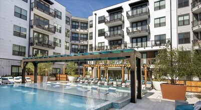 3718 Midtown Dr in Tampa, FL - Foto de edificio - Building Photo