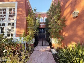 267 High Meadow St in Simi Valley, CA - Building Photo - Building Photo