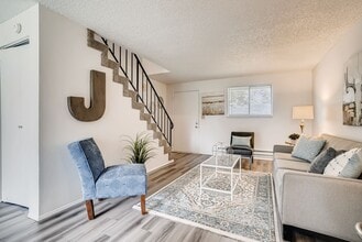 2701 J St NE in Auburn, WA - Building Photo - Building Photo