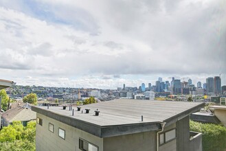 Aqua Terrazza Apartments in Seattle, WA - Building Photo - Interior Photo